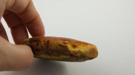 bryłka bursztyn bałtycki żółty nieprasowany duży 37,9 g